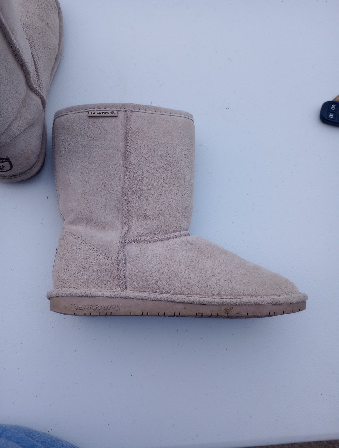 BEARPAW 608W- Emma Short Suede Boot 8.5 Sand