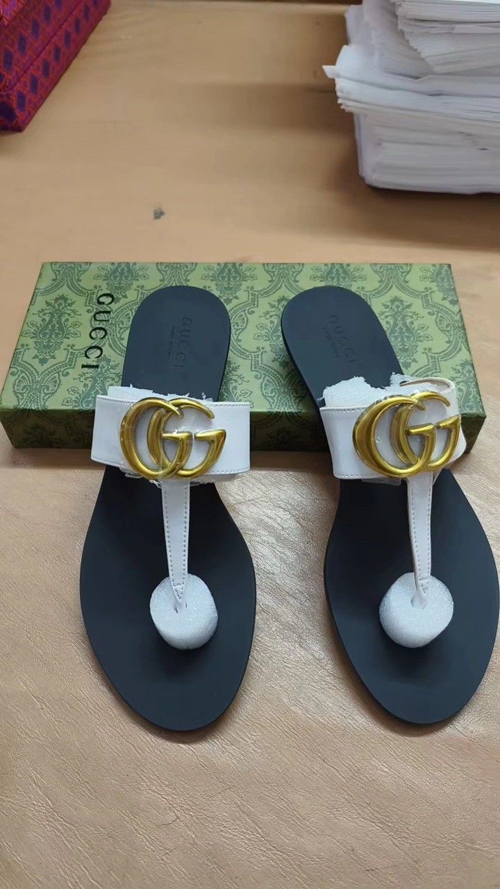 Gucci GG Marmont Thong Sandals White Leather Gold Logo Flip Flops Women size 37