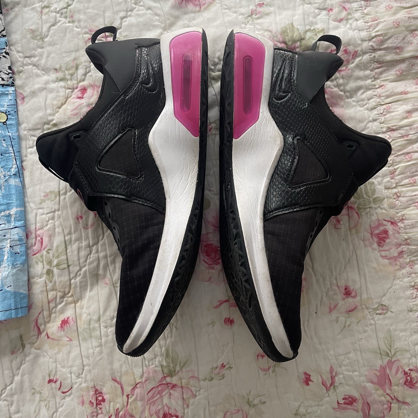 Nike Air Max Bella TR 5 Size 9.5 Black Rush Pink W