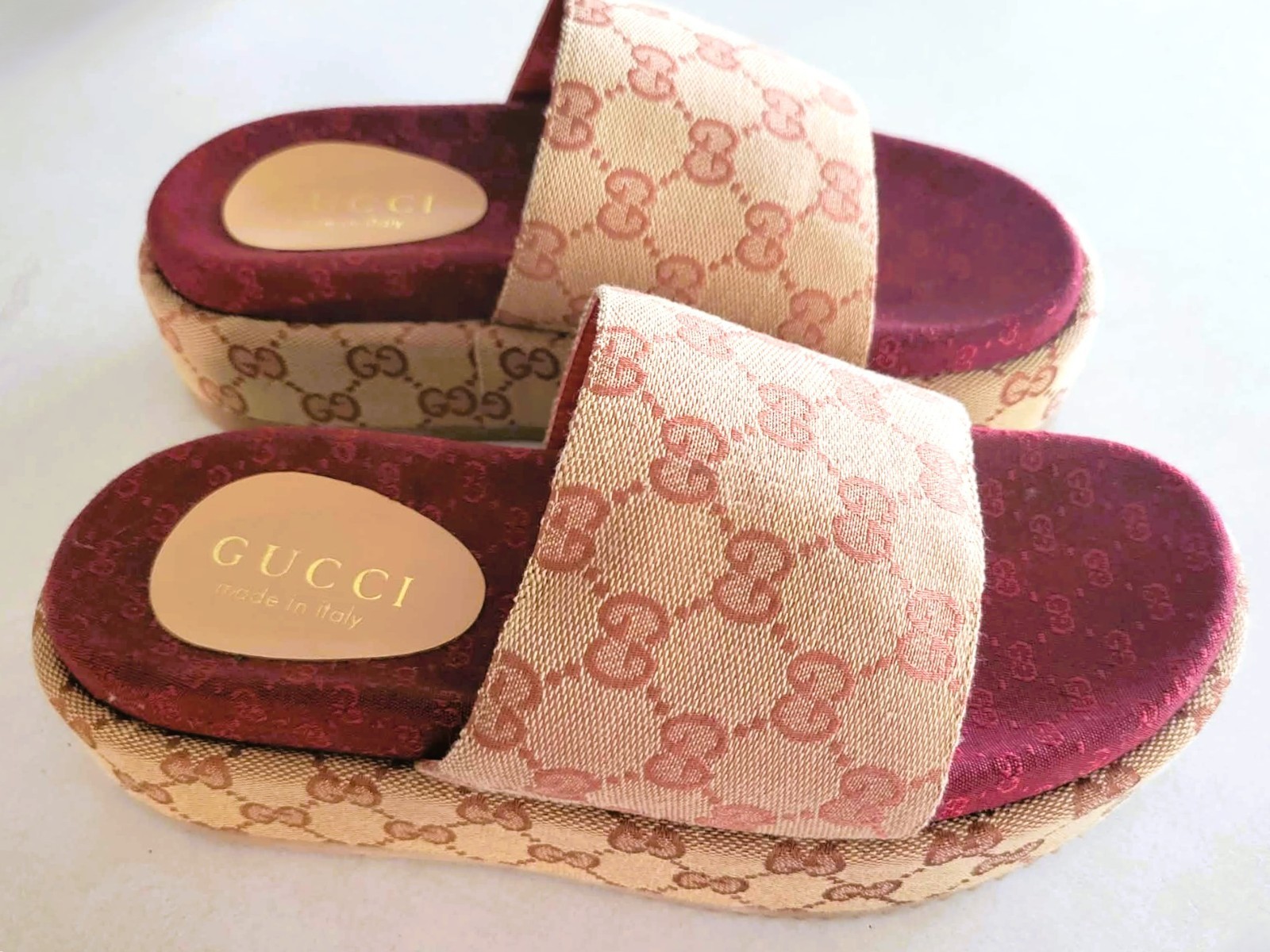 Gucci Women’s GG Monogram Logo Slide Sandals Beige/Brown/Burgundy sz 8