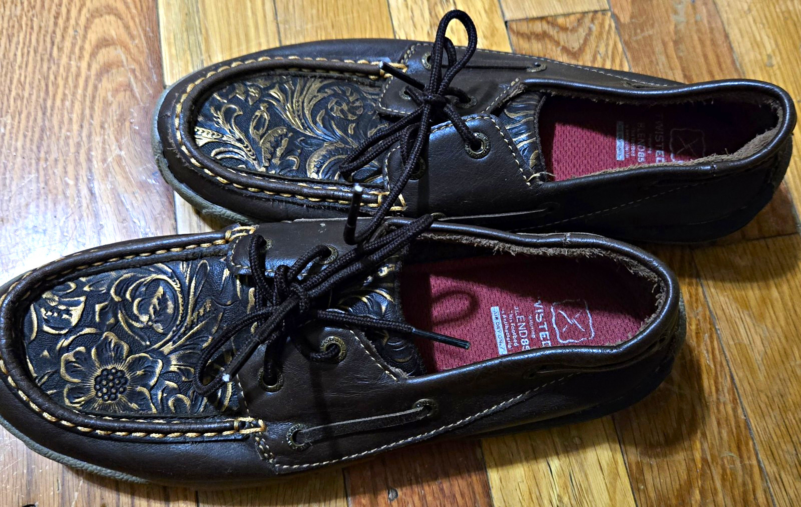 Twisted X Women’s Brown Leather Floral Embroidered Lace-Up Loafer Flat 7.5
