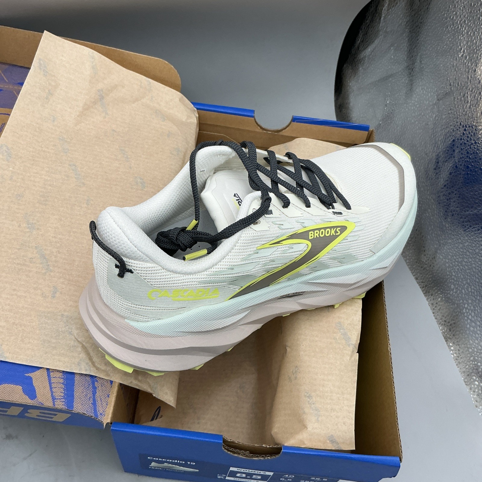 BROOKS Cascadia 19 Women’s Trail Running Shoes Size 8.5 M Brand New
