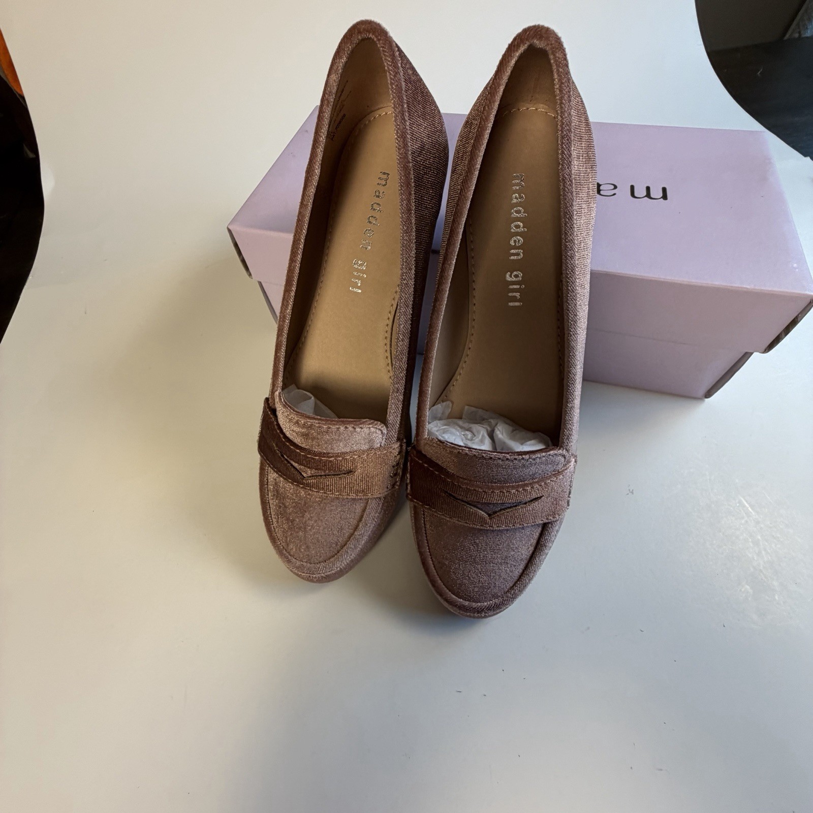 Madden Girl Women’s Carmello Flats Blush Velvet Suede Slip on Loafer Size 6 M