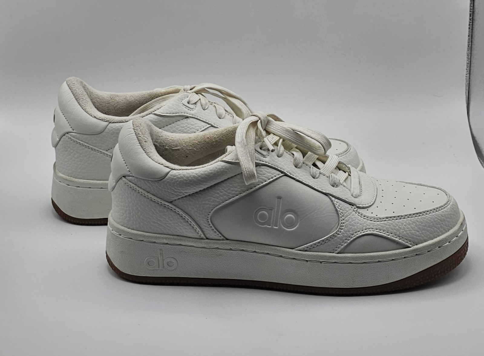 ALO Recovery Mode Vegan Leather Natural White Gum Unisex Low Top Sneaker W8.5 M7