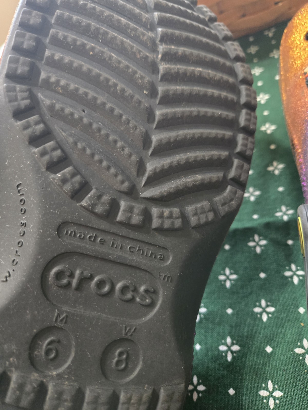 Disney Hocus Pocus Crocs Classic Womens Size 8 Clogs Sparkly Halloween *Read*