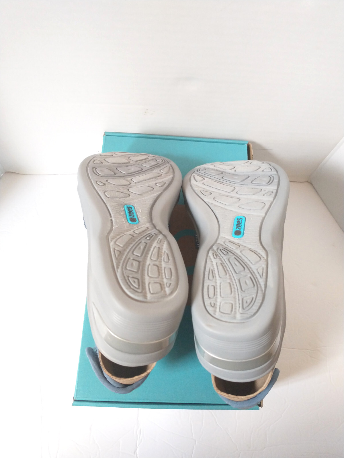 BZEES Dream ~Size 9W~ WIDE WIDTH Ankle Wedge Sandals Machine Washable Denim Blue