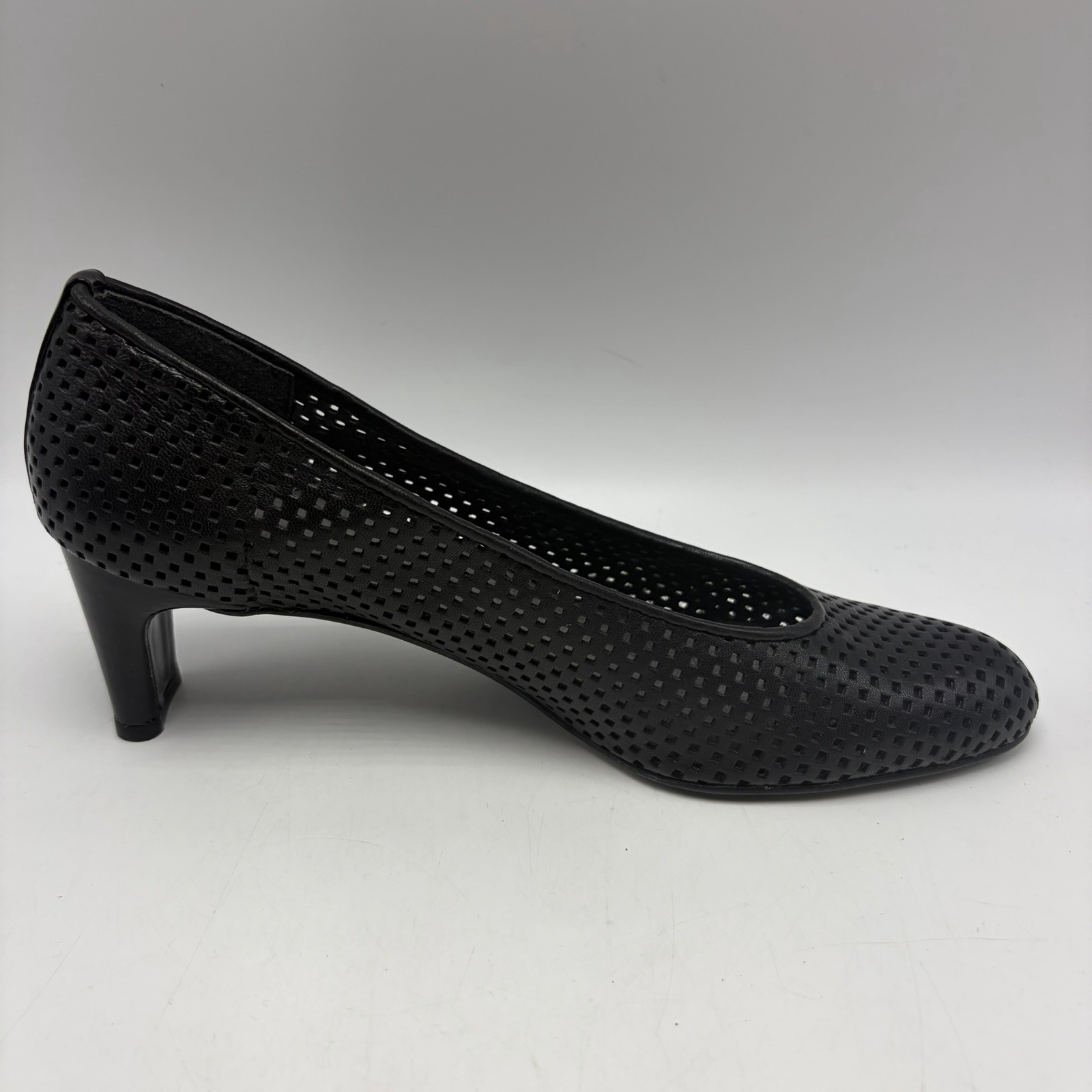 Stuart Weitzman Heels Womens Perforated Black Leather Heels Shoes Read