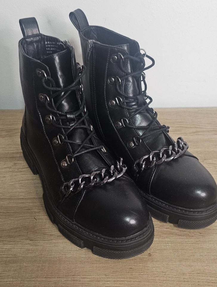 Chase Chloe Combat Boots Womens Sz 11 Black Chain Booties Grunge Lug Edgy