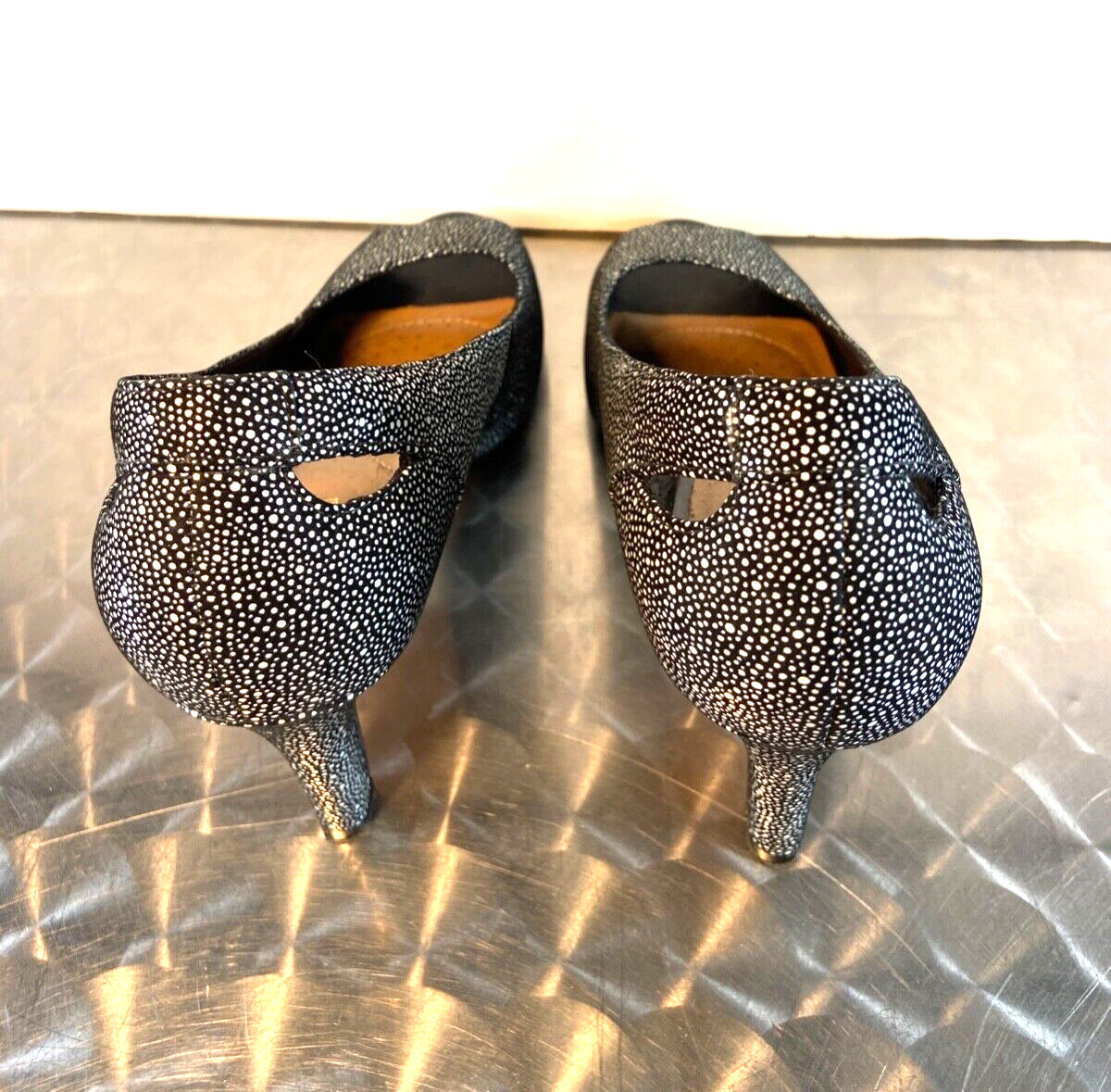 Clarks Nubuk Women’s Size 8 Leather 2 1/2″ Pumps «Heavenly Maze» Black & White