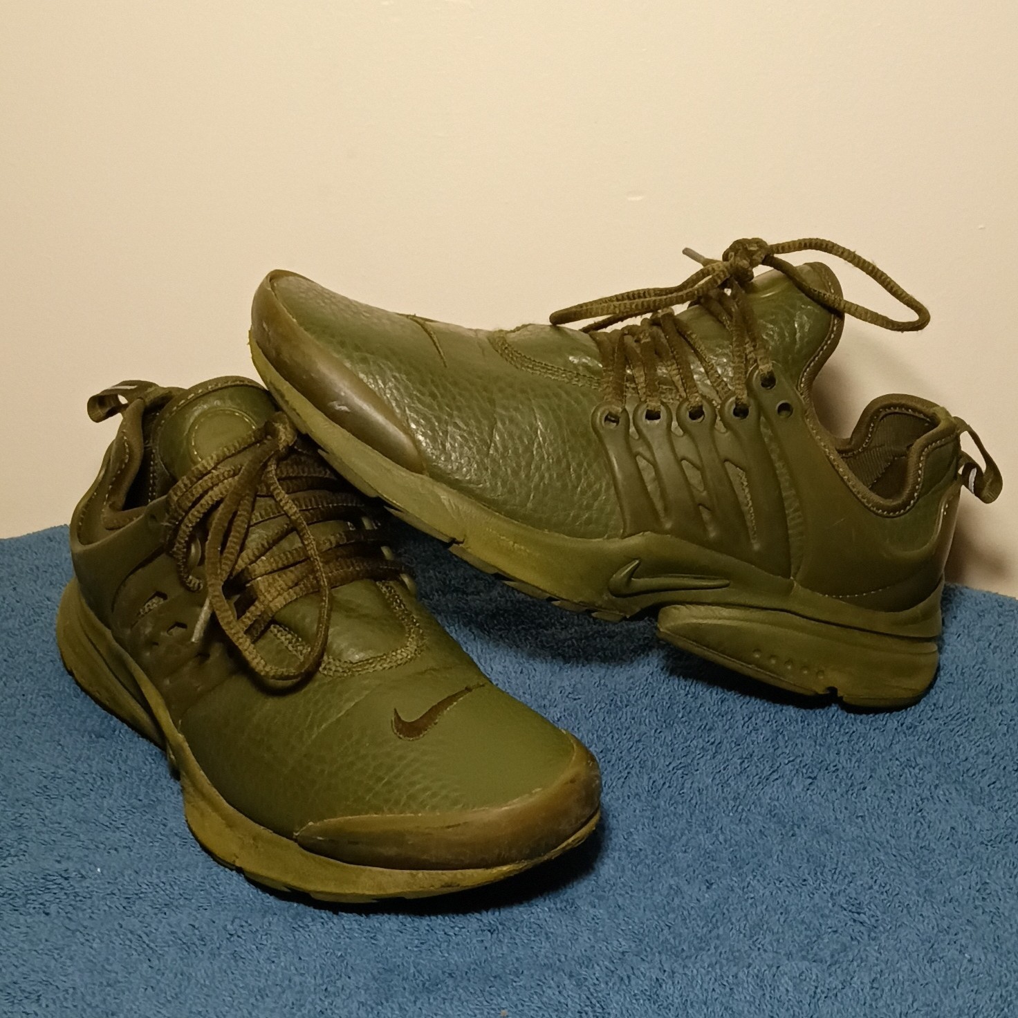 Nike Women’s Green Low Top Lace-Up Athletic Sneaker Solid Rubber 878077-300