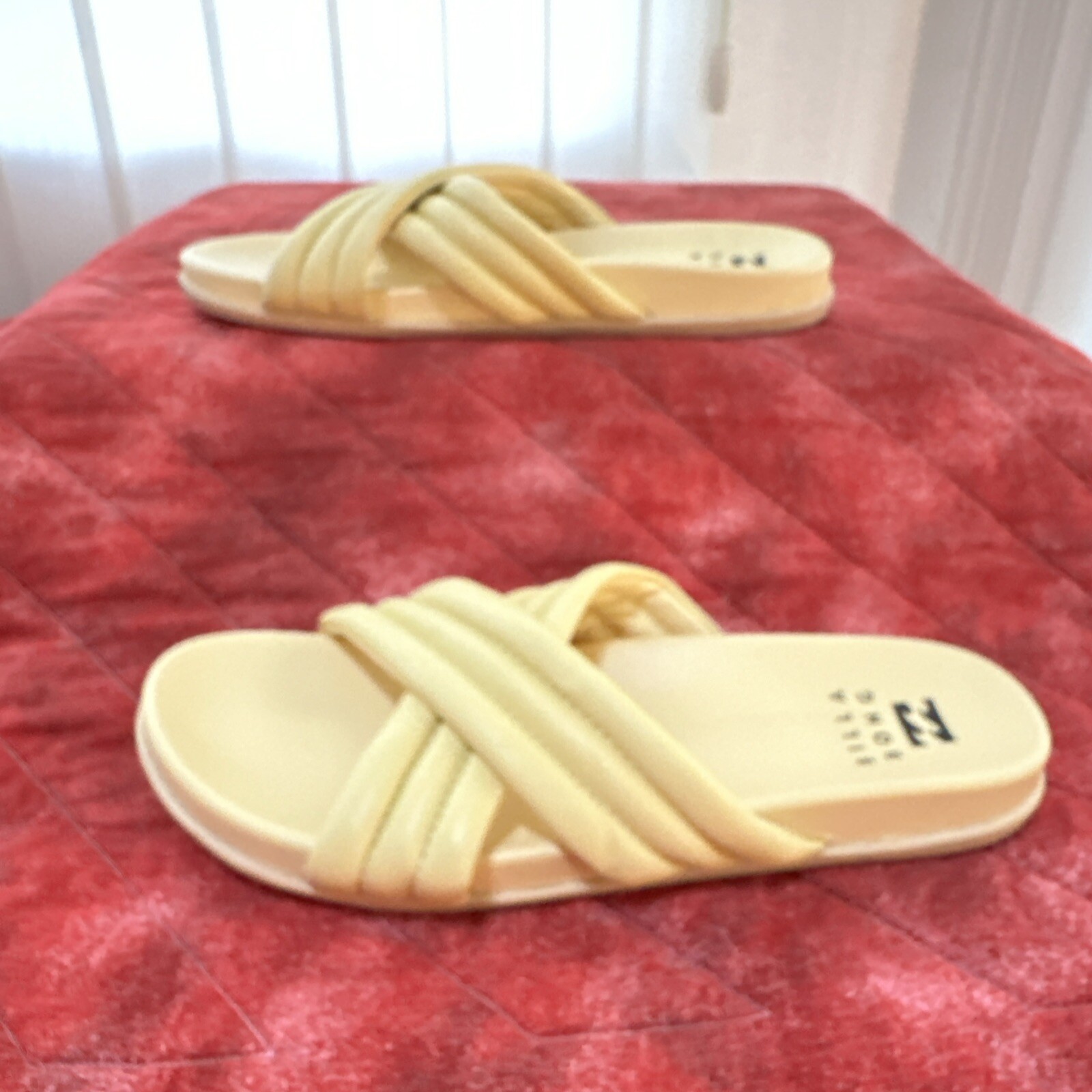 Billabong Women’s Pale Yellow Comfy Boho Beachy Slide Athliesure Sandals, Sz 8.5