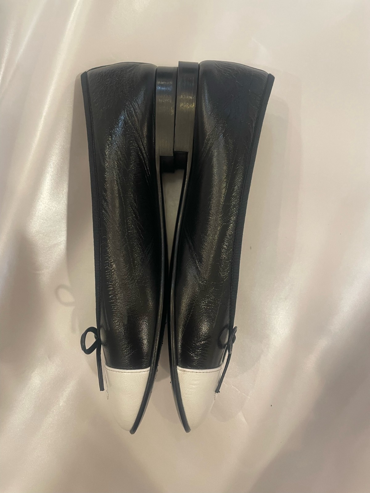 CHANEL SS26 Crumpled Shiny Lambskin Leather with White Cap Toe Ballet Flat 41.5