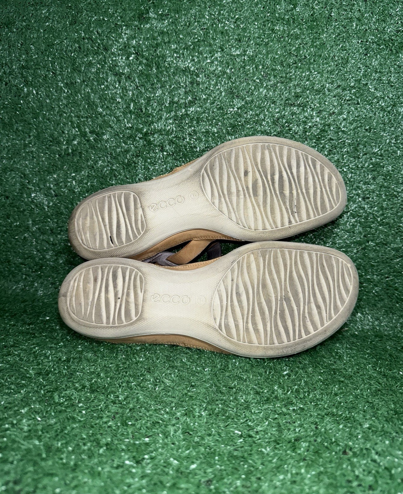 ECCO T Strap Flash Sandals Flats Womens Size 9 US EU 40 Brown Beige Tan Comfort