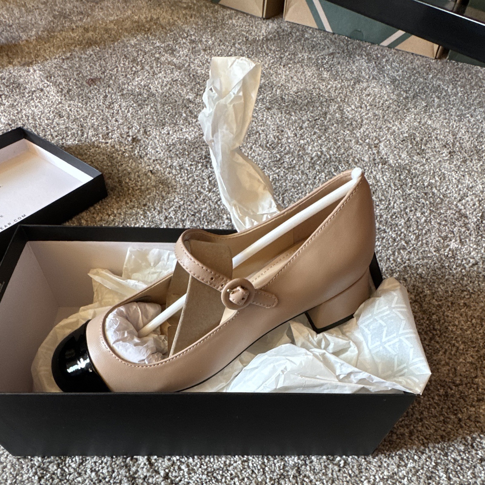 Marc Fisher LTD Leather Mary Jane Buckle Strap Cap Toe Beige/Black 6 M