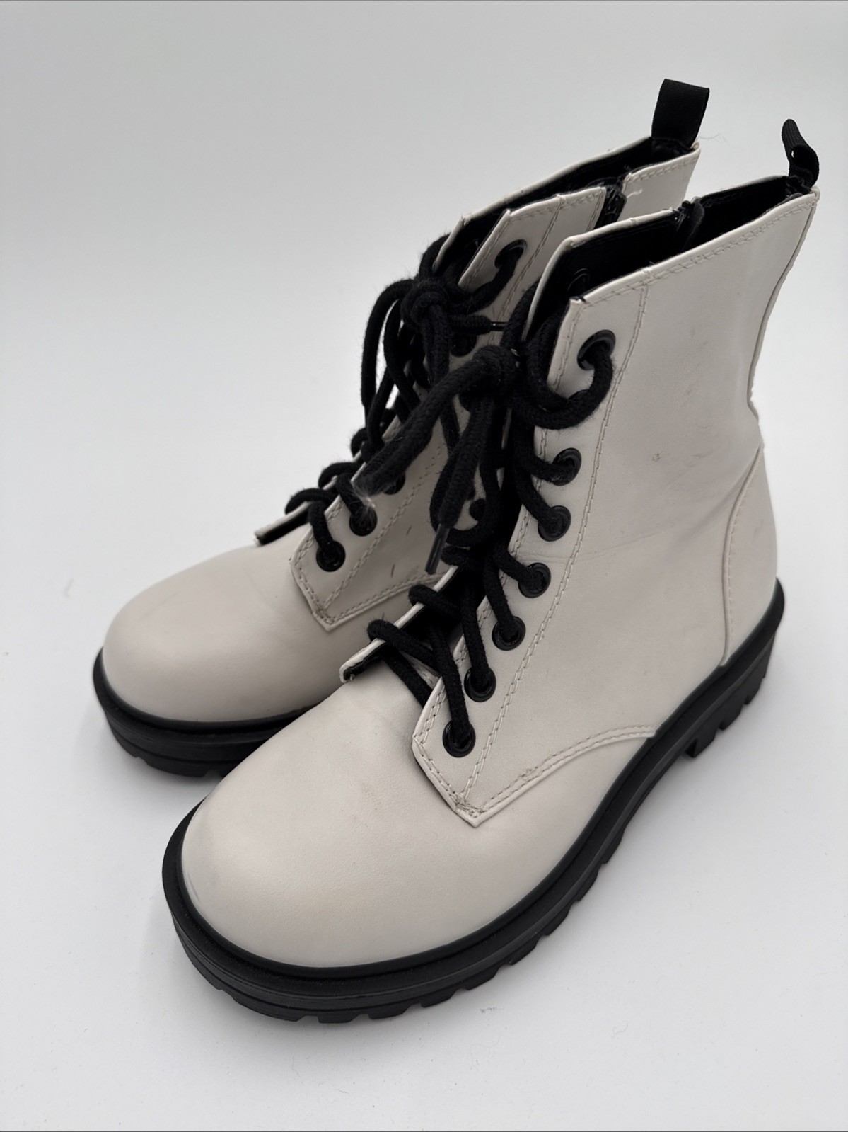 Unr8ed Womens White/Black Lace Up Zip Closure Combat Boots Size 9W