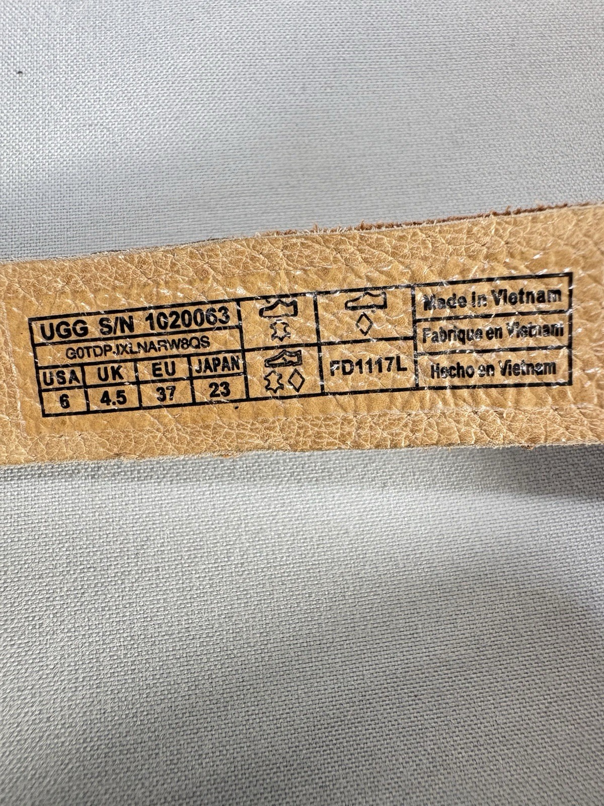 UGG Ayden II Flat Leather Cork Thong Sandals almond US 6 T Strap Adjustable