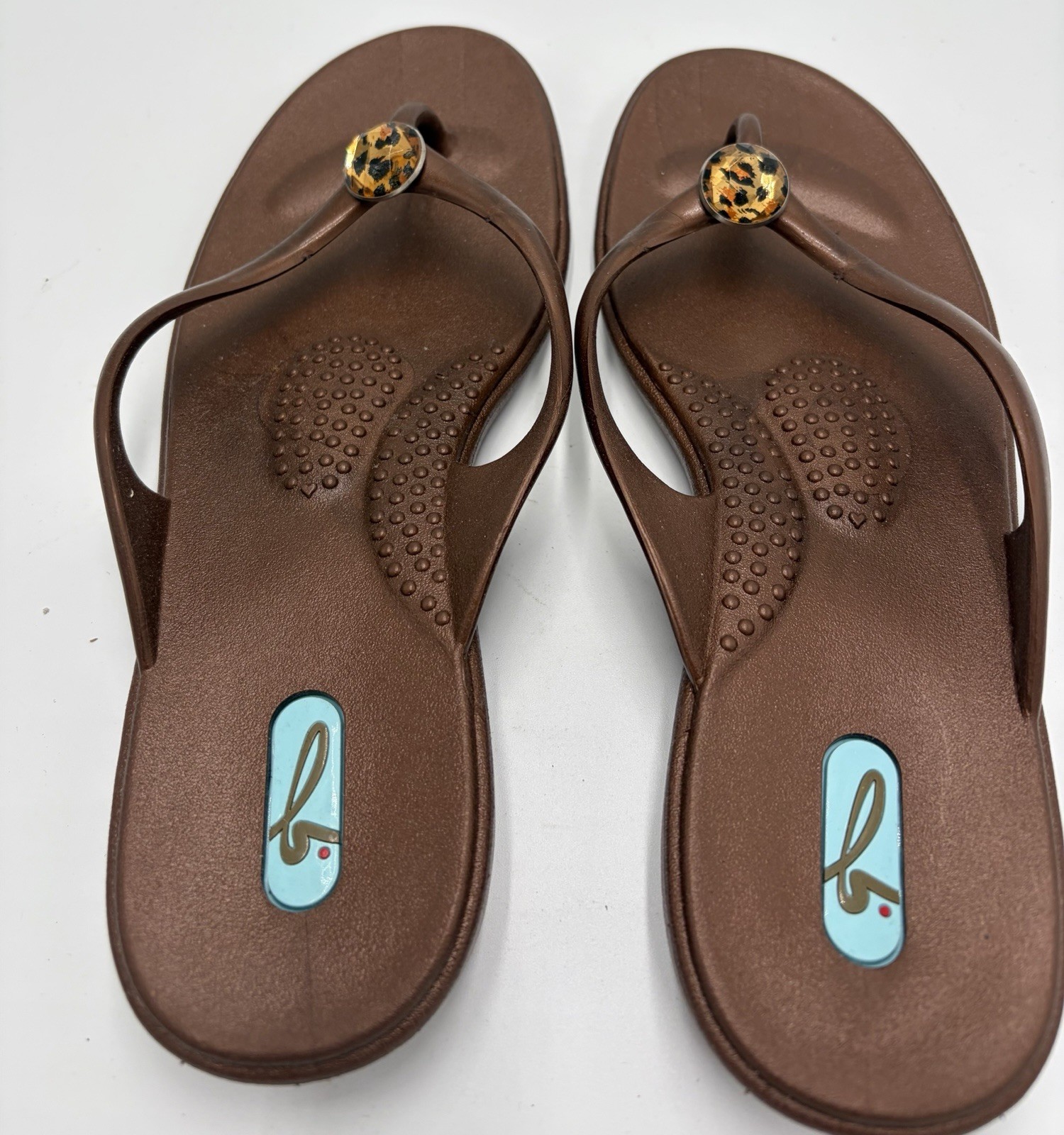 OKA b. Womens M 7/8 Flip Flop Thong Sandal Leopard Accent Beach Ocean Summer