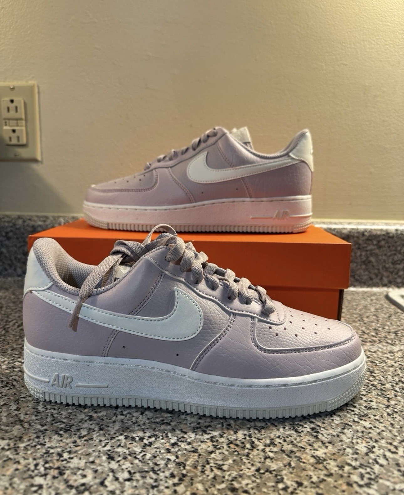 Women’s Nike Air Force 1 ’07 Platinum Violet Sail DV3808 001 Purple White Sz 8.5