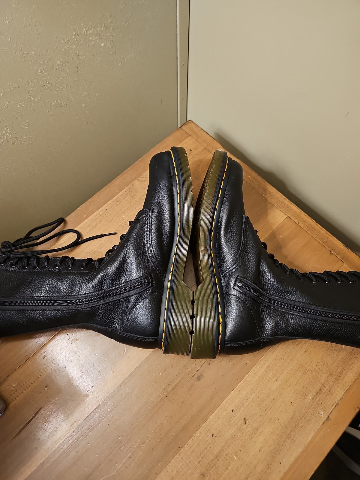 Dr. Martens 1B99 Lace Up/Side Zip 14 Eye Black Leather Boots Womens US 8 (NJ004)