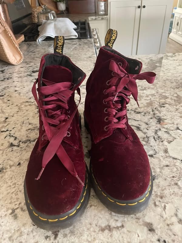 Women sz 9Dr. Martens Vegan 1460 Pascal Velvet Boots new