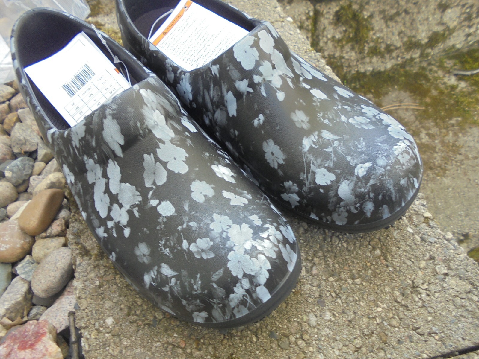 New Crocs Neria Pro II Graphics Clog Slip- Resistant Women’s 7 White/Black Flora