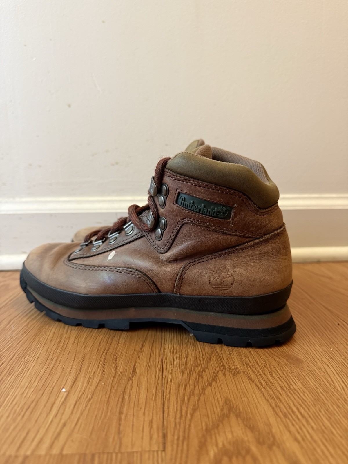 Timberland Brown Leather Hiking Trail Boots Womens Size 7.5 M (DAMAGED LACE)