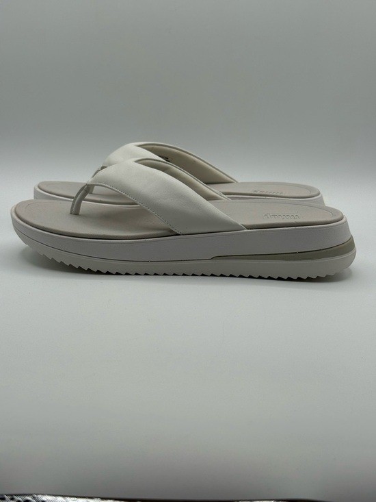 FitFlop Surf Leather Women’s White Platform Flip Flop Sandals Cushioned Comfort