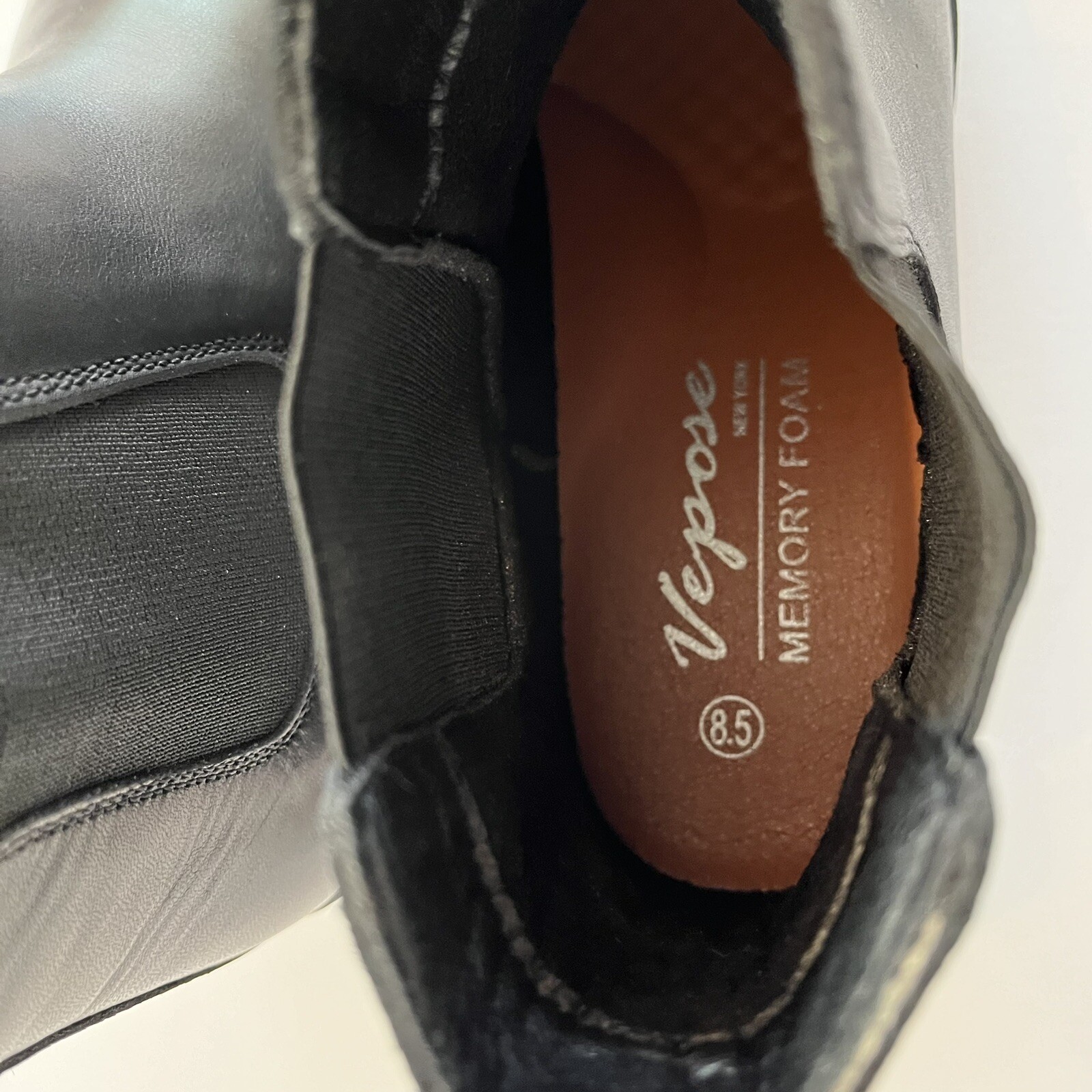 Vepose Women’s Lug Sole Chelsea Ankle Boots Size 8.5 New With Tags