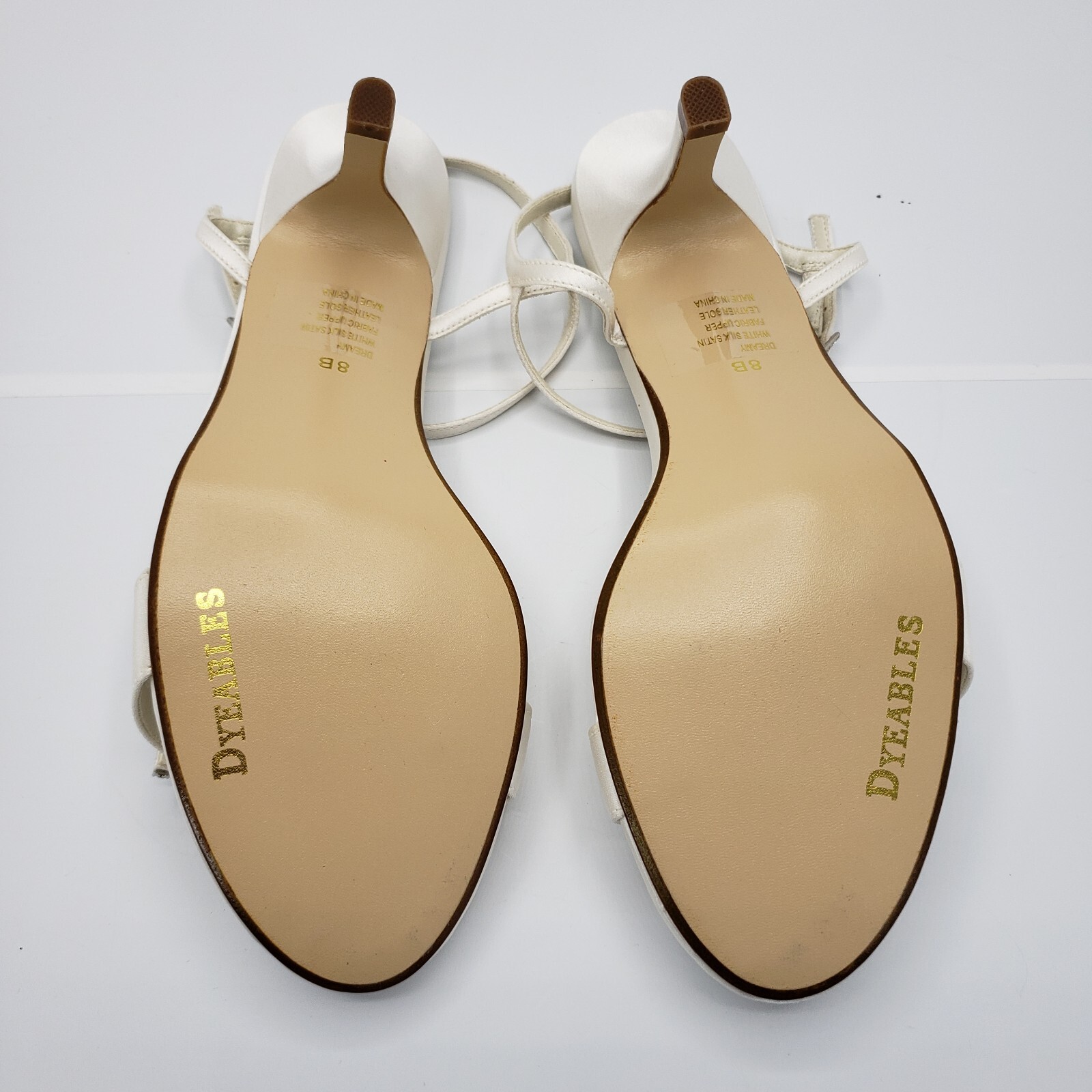 platinum by dyeables dreamy White silk satin Womens Size 8 B Heels Shoes