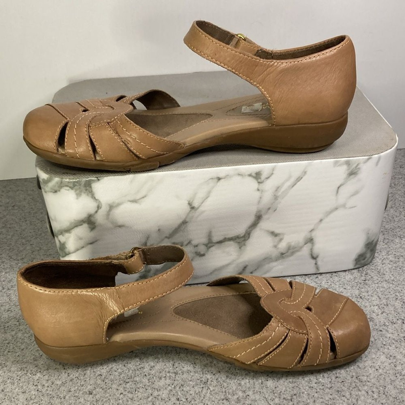 Size 8 Natural Soul by naturalizer. Nude‎ colored sandals Maryjane Box 6