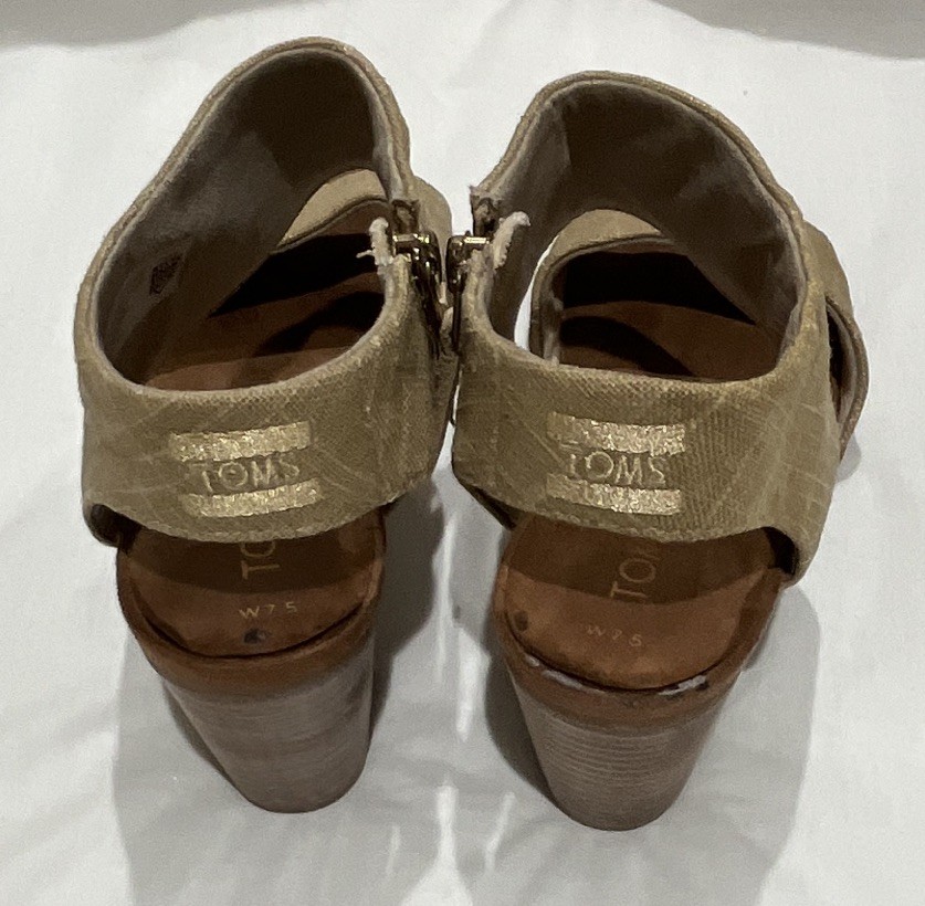 TOMS Majorca Cutout Sandal Natural Yarn Gold Metallic Block Heel Zipper 7.5 NWT