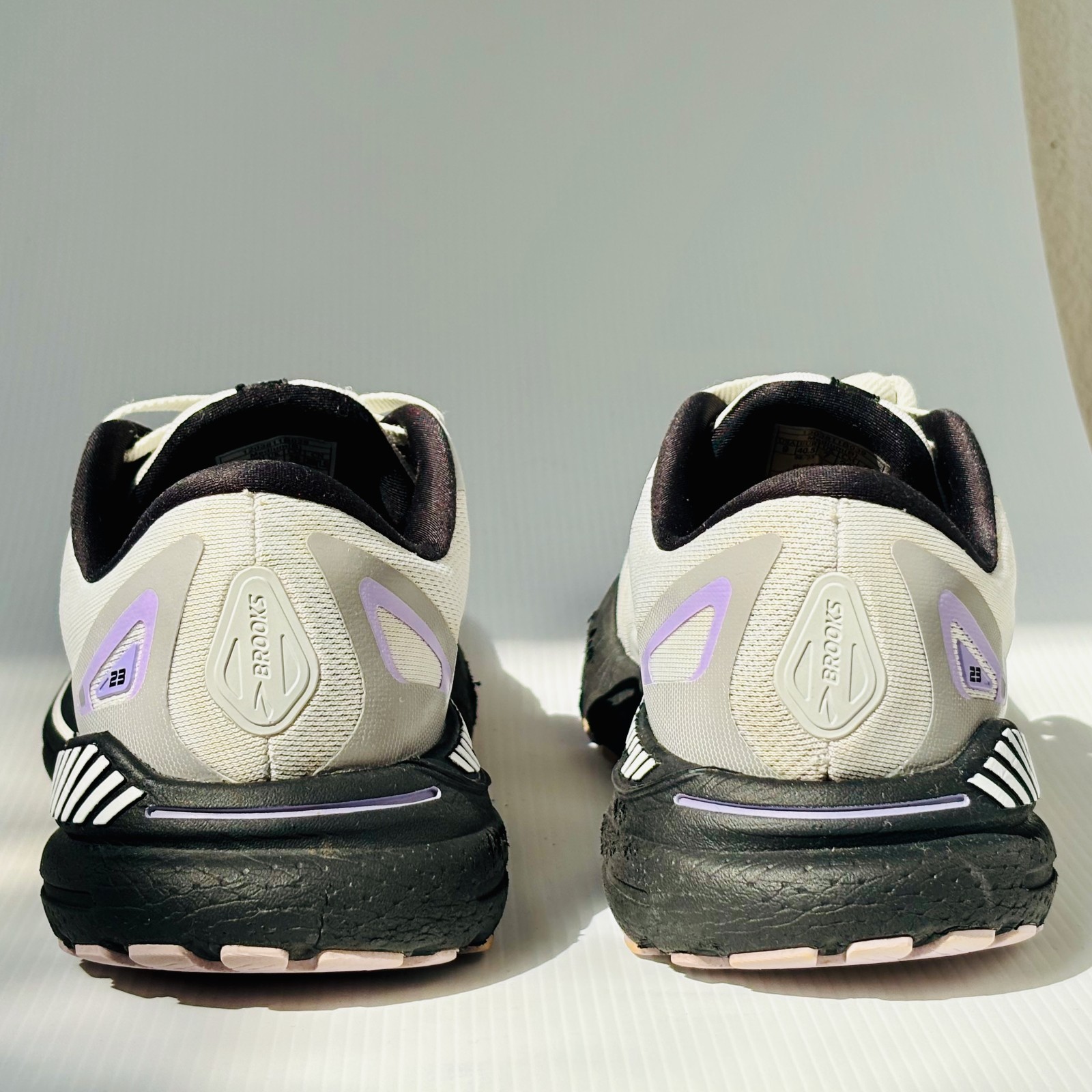 Brooks Adrenaline GTS 23 Women’s 9 B Gray Black Purple Running Shoes 120381