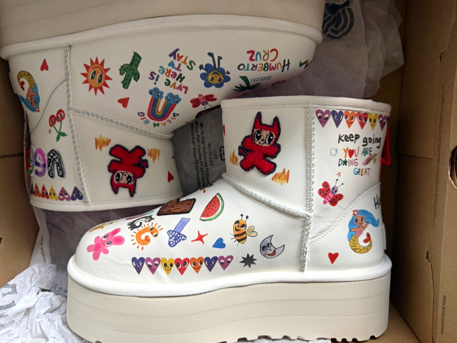 UGG Classic Platform Pop Sketch Platform Boots White/Multicolor US 8 EU 39