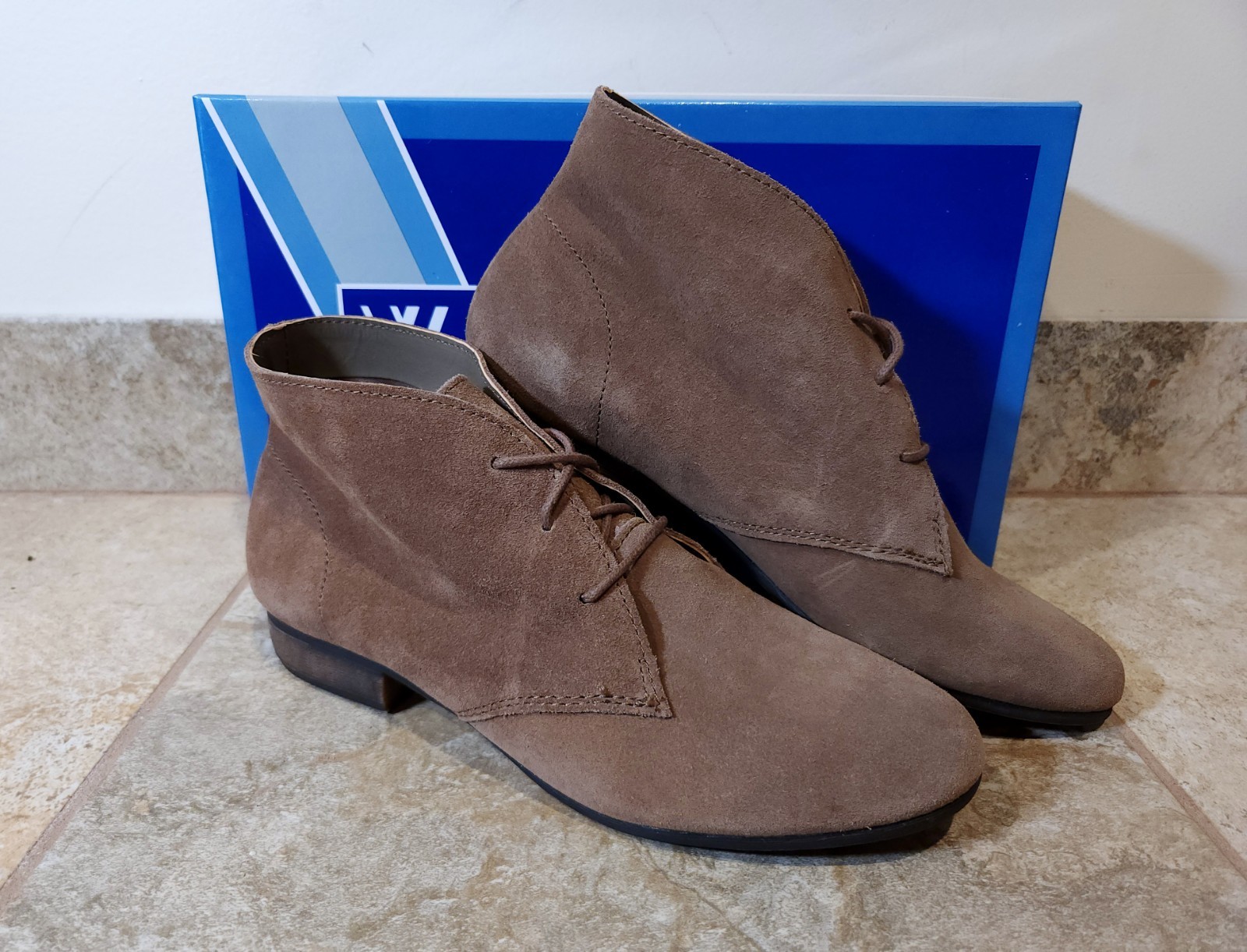 White Mountain Golden Womens Chukka Ankle Boots Brown Taupe Suede Lace 8 NIB NEW