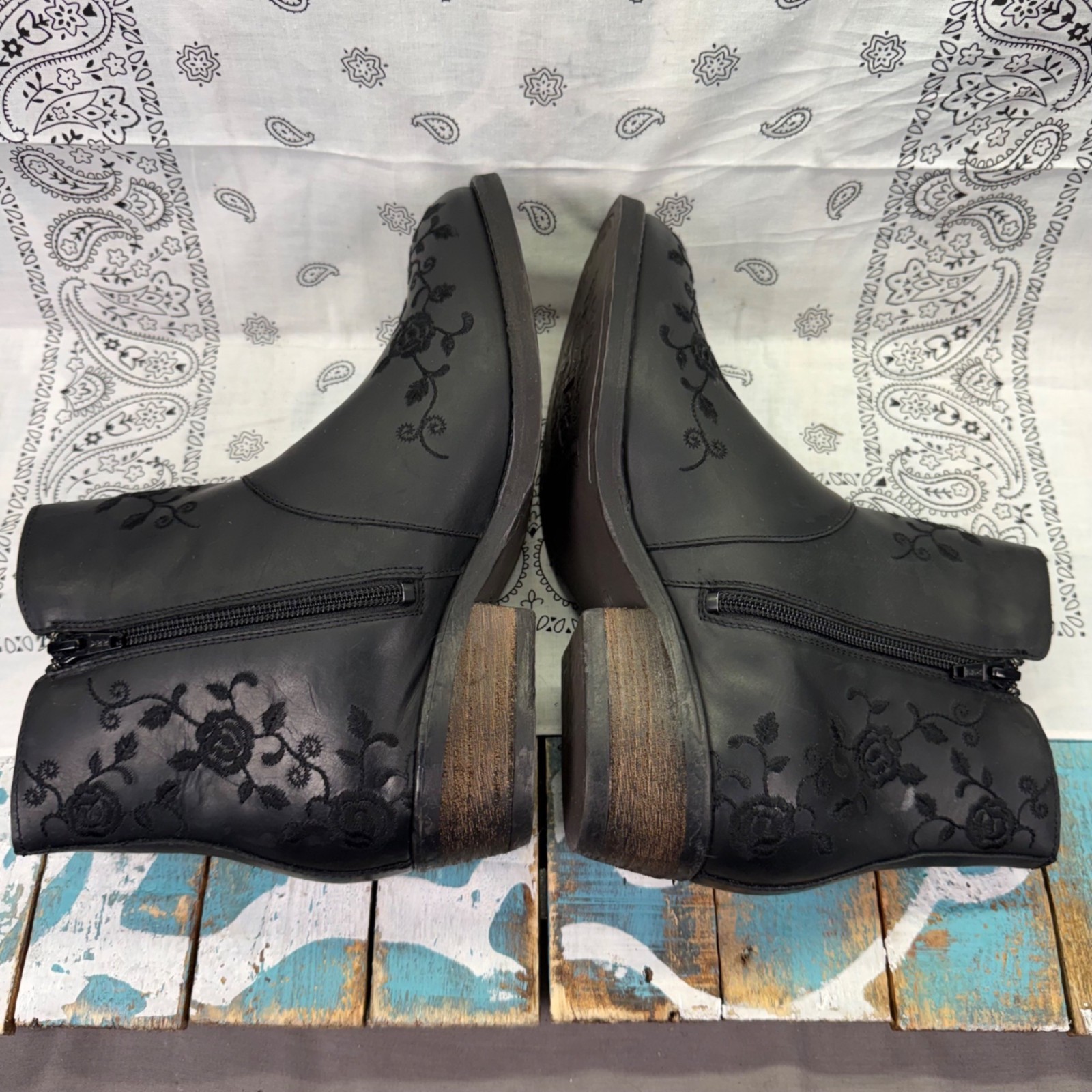 NEW Taos Privilege 2 Full Grain Leather Embroidered Side Zip Boot Woman 40/9-9.5