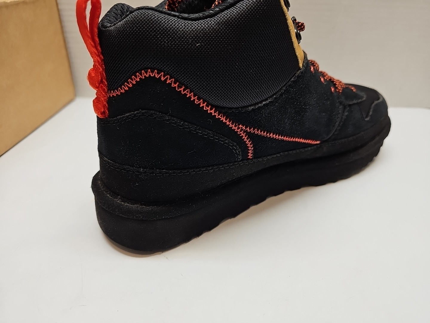 UGG Highland Hi Heritage Size 11 Sneaker Boot Black Suede Textile Mesh