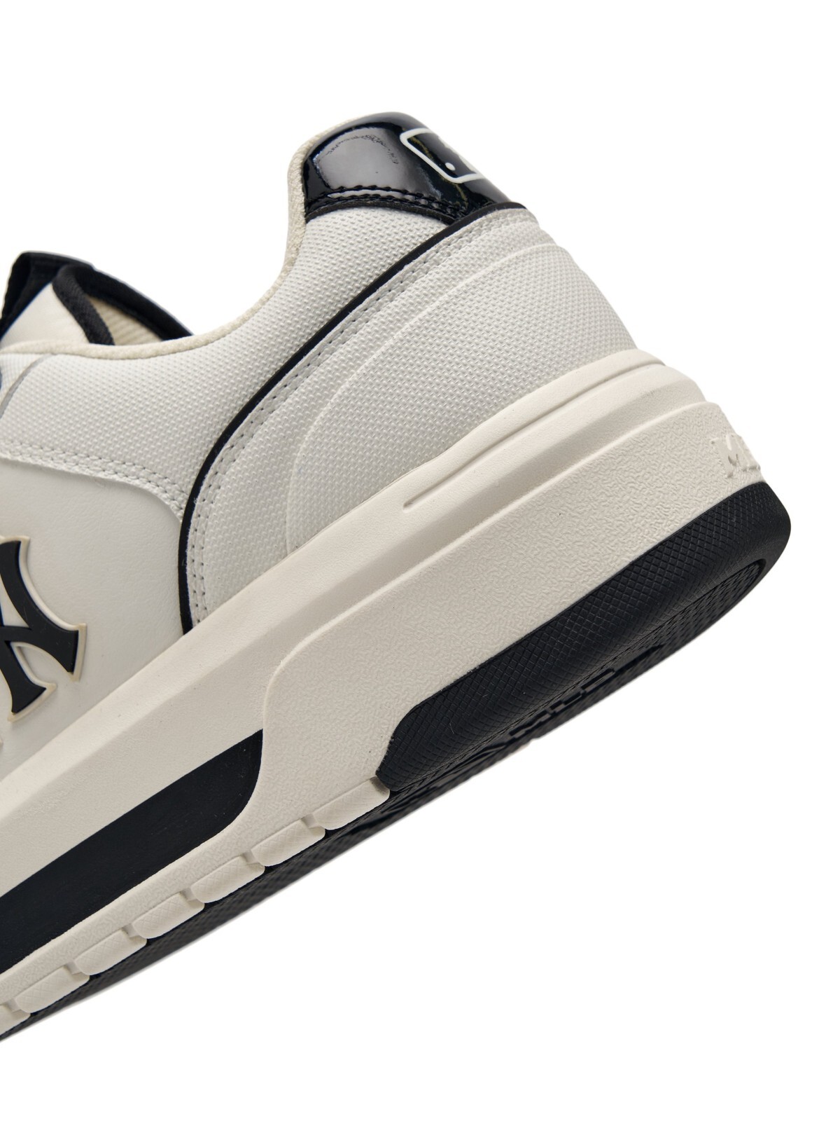 MLB Chunky Liner Basic SL New York Yankees Sneakers NY Logo Shoes White US 5-12