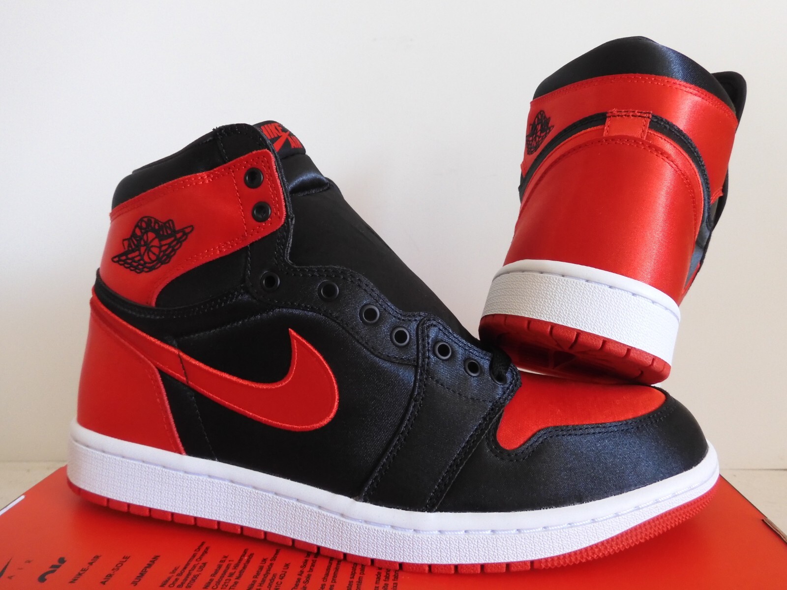 NIKE AIR JORDAN 1 RETRO HIGH OG «SATIN B» SZ 11.5 WOMENS-MENS SZ 10 [FD4810-061]