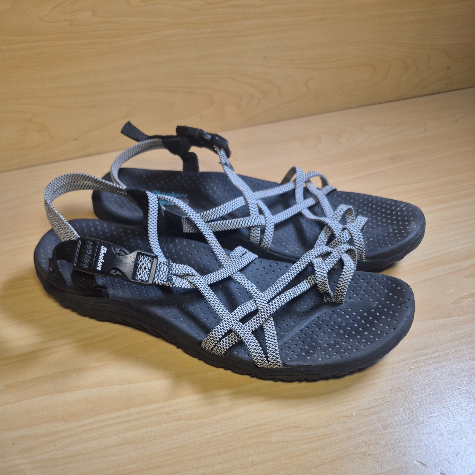 Skechers Women’s Size 9 Reggae Perfect Duo Black/Gray Strap Sandals Buckle Clasp
