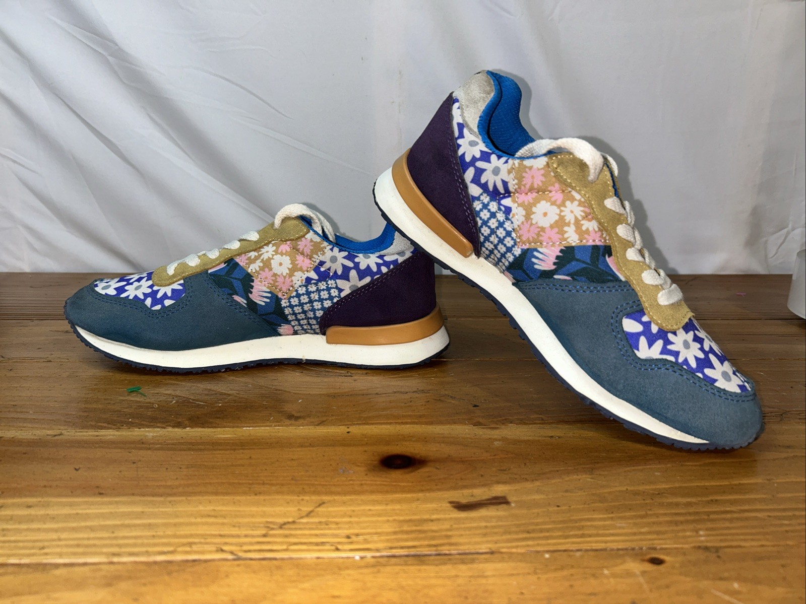 Inkkas Hendrix Women’s Joggers Multi-Colored Floral Sneakers, Size US 8 EUR 39