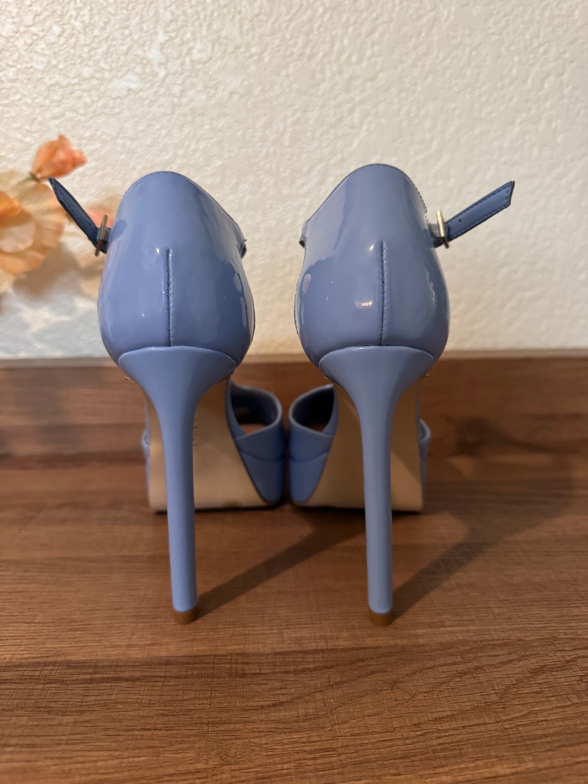 Gianni Bini Blue Blainee Patent Platform T-Strap Pumps Brand New Size 6