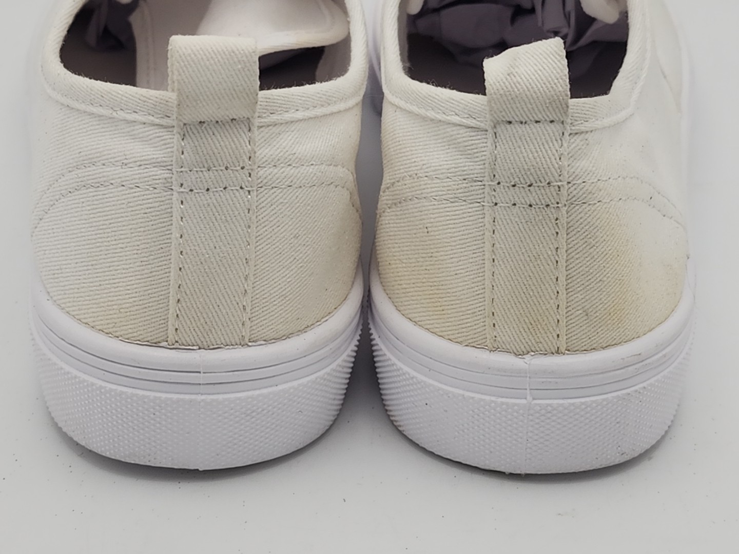H &M White Canvas Sneakers Gym Shoes Women’s Size 7 SEE DISCRIPTION
