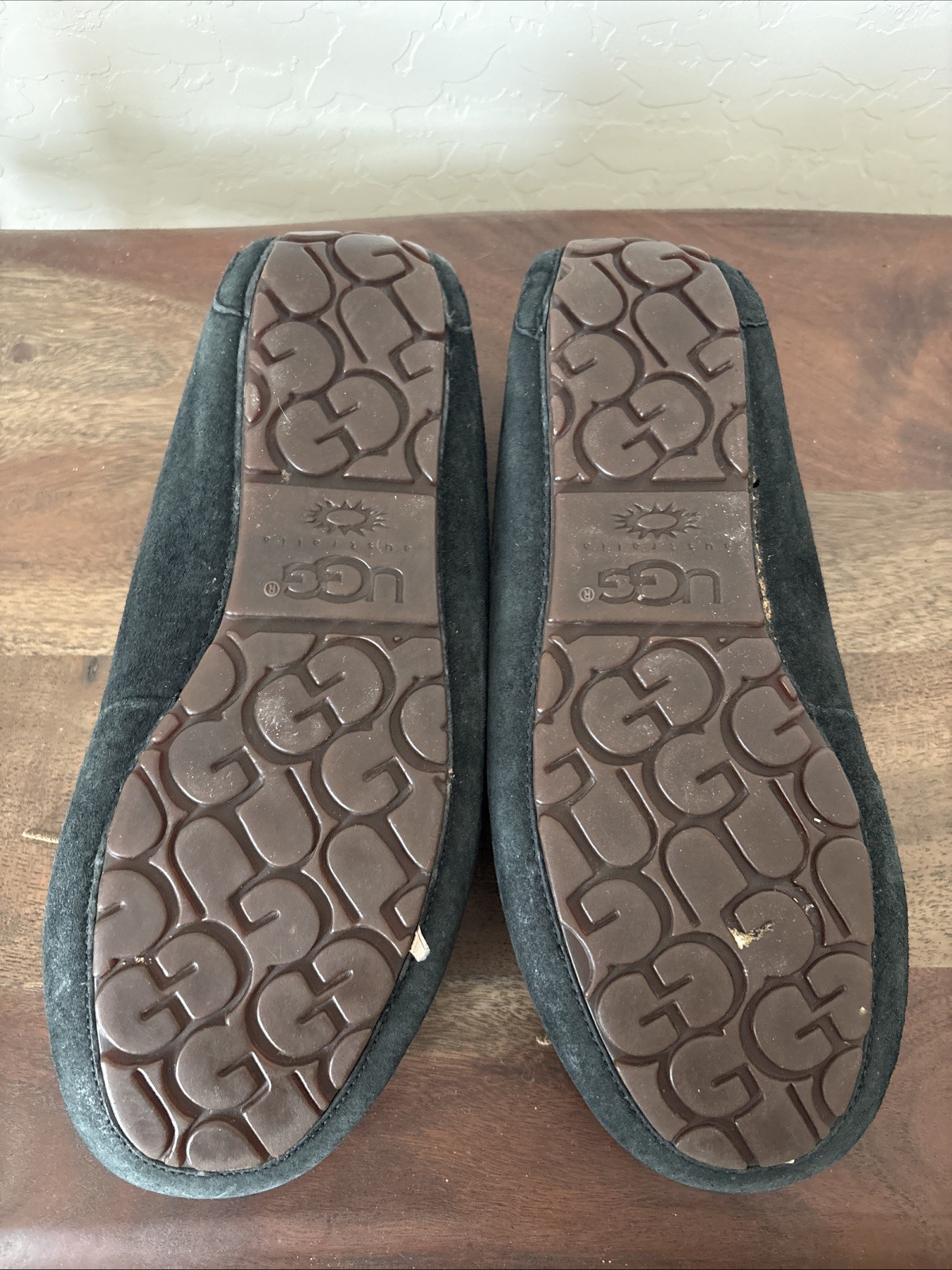 UGG Australia Dakota Black Suede Moccasin Sheepskin Shearling Shoes Women US 9