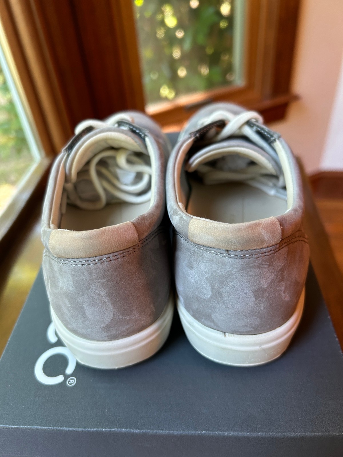 Ecco Soft Nubuck Leather Lace-Up Sneaker Warm Grey EU38 . US 7-7.5. VGUC!