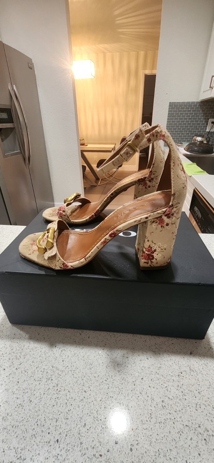 Coach Floral Block Heel Sandals Women’s 7,5 Cream Canvas Gold C Logo Ankle Strap