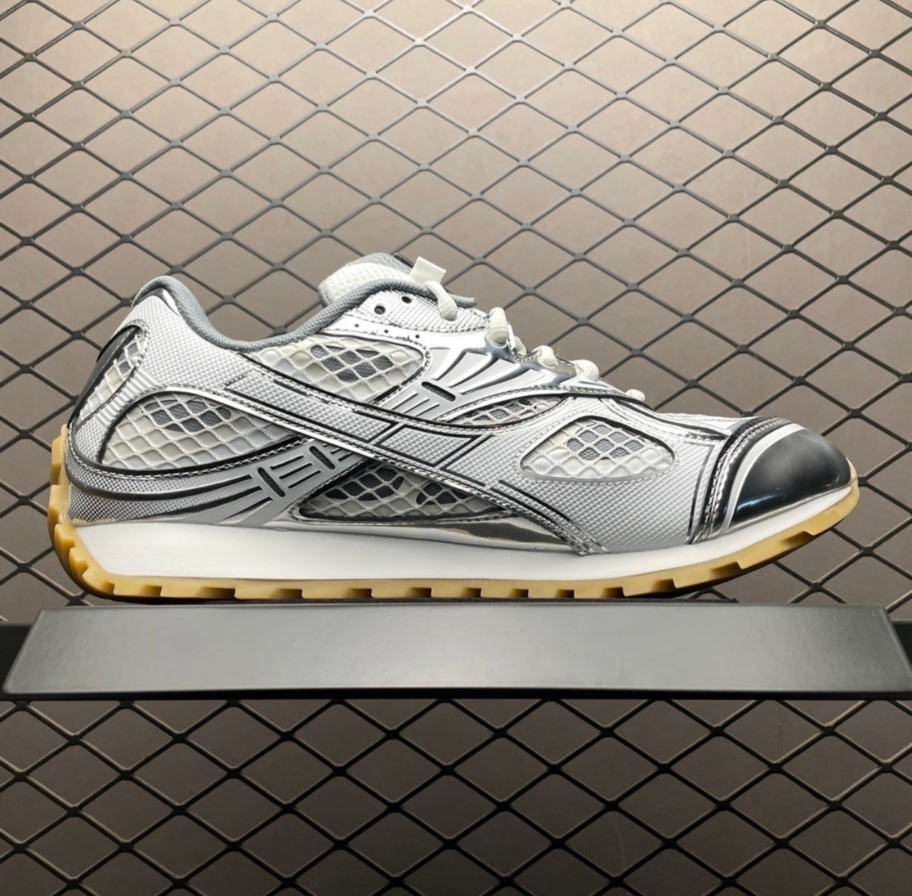 Bottega Veneta Ordit Silver / White Size 42 US SIZE 9 Men/Woman