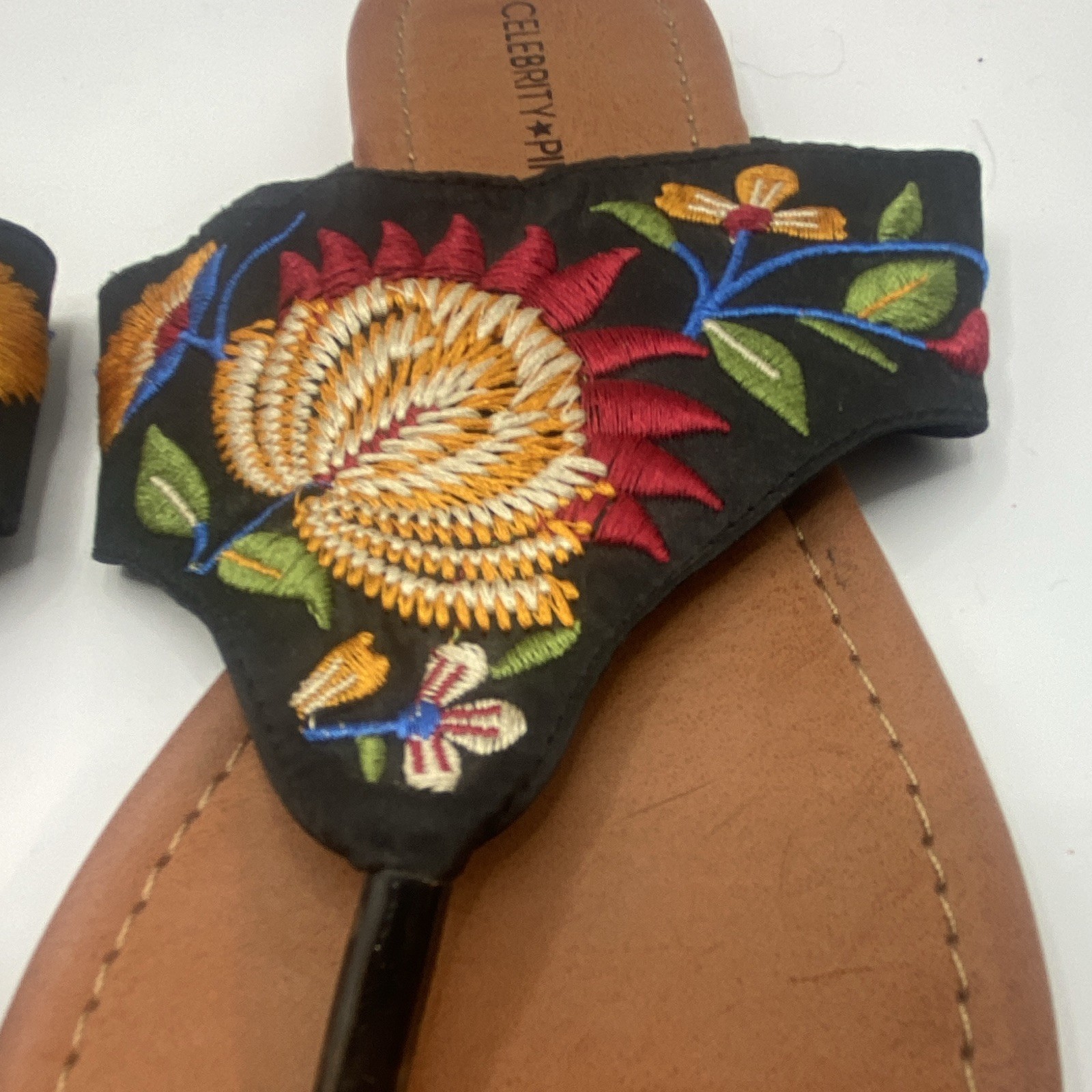 Celebrity Pink Women’s Black Embroidered Floral Leather Thong Sandals 6.5