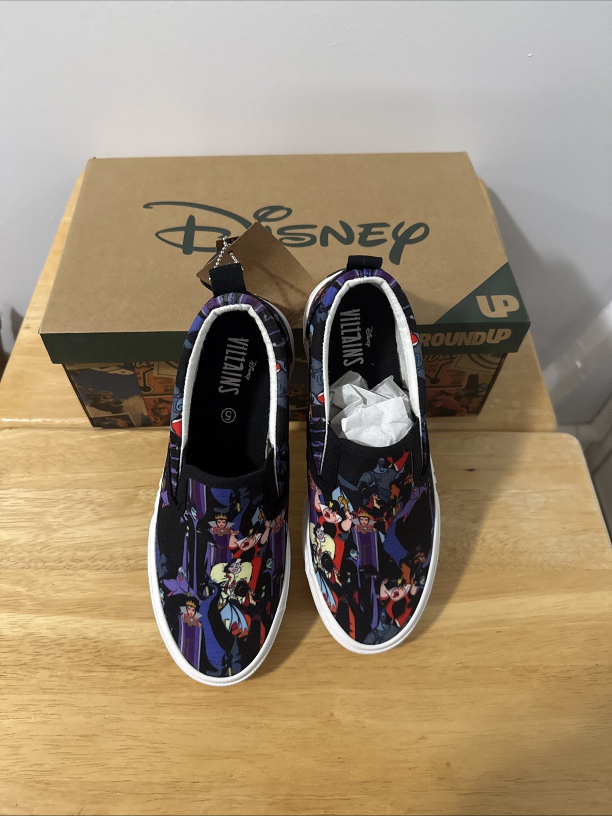 Disney Villains Shoes Sz 5 Slip On Sneakers Ursula Evil Queen Maleficent Rare!