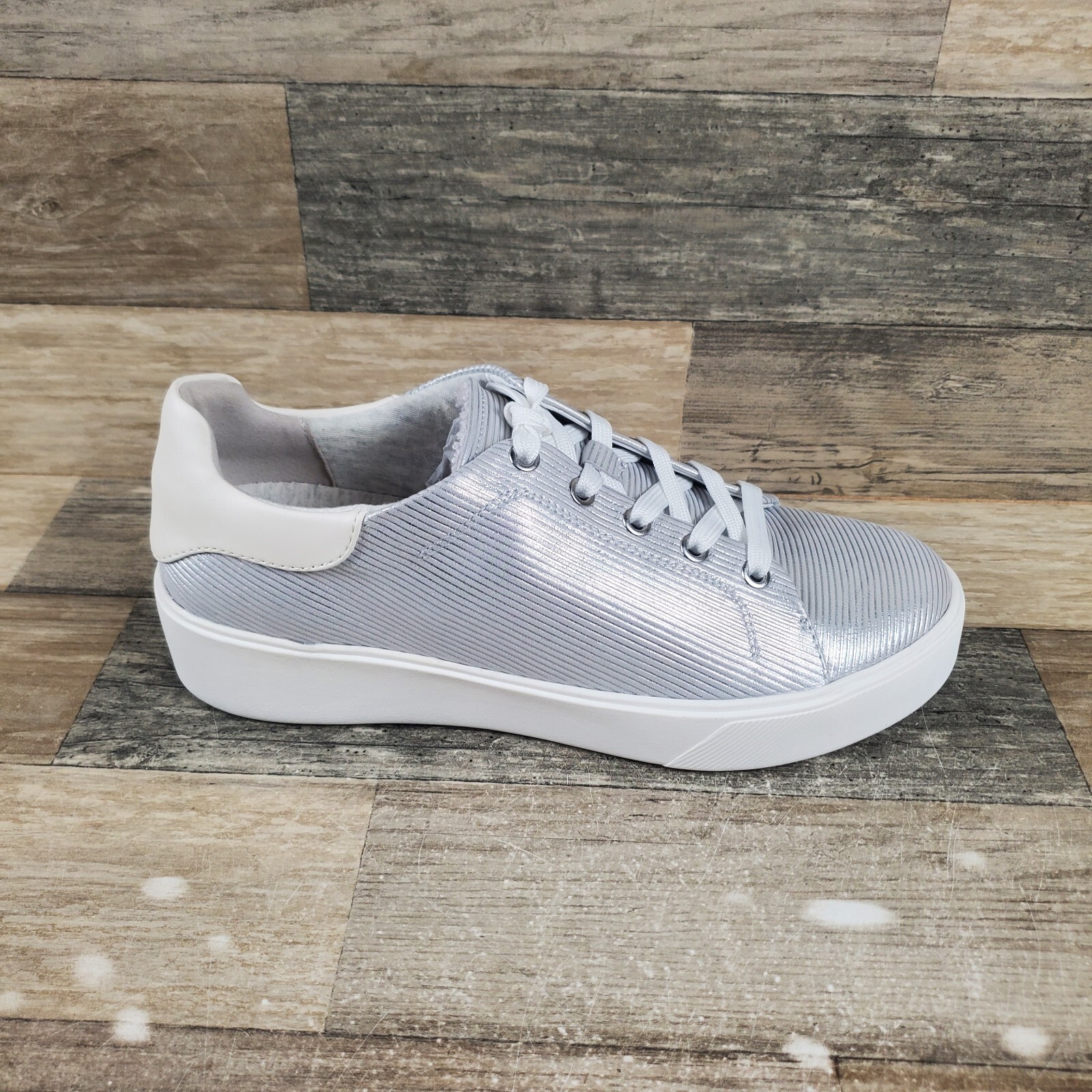 Naturalizer Morrison 2.0 Womens Sneaker Sz 8.5 W Silver Lace Up Low Top Casual