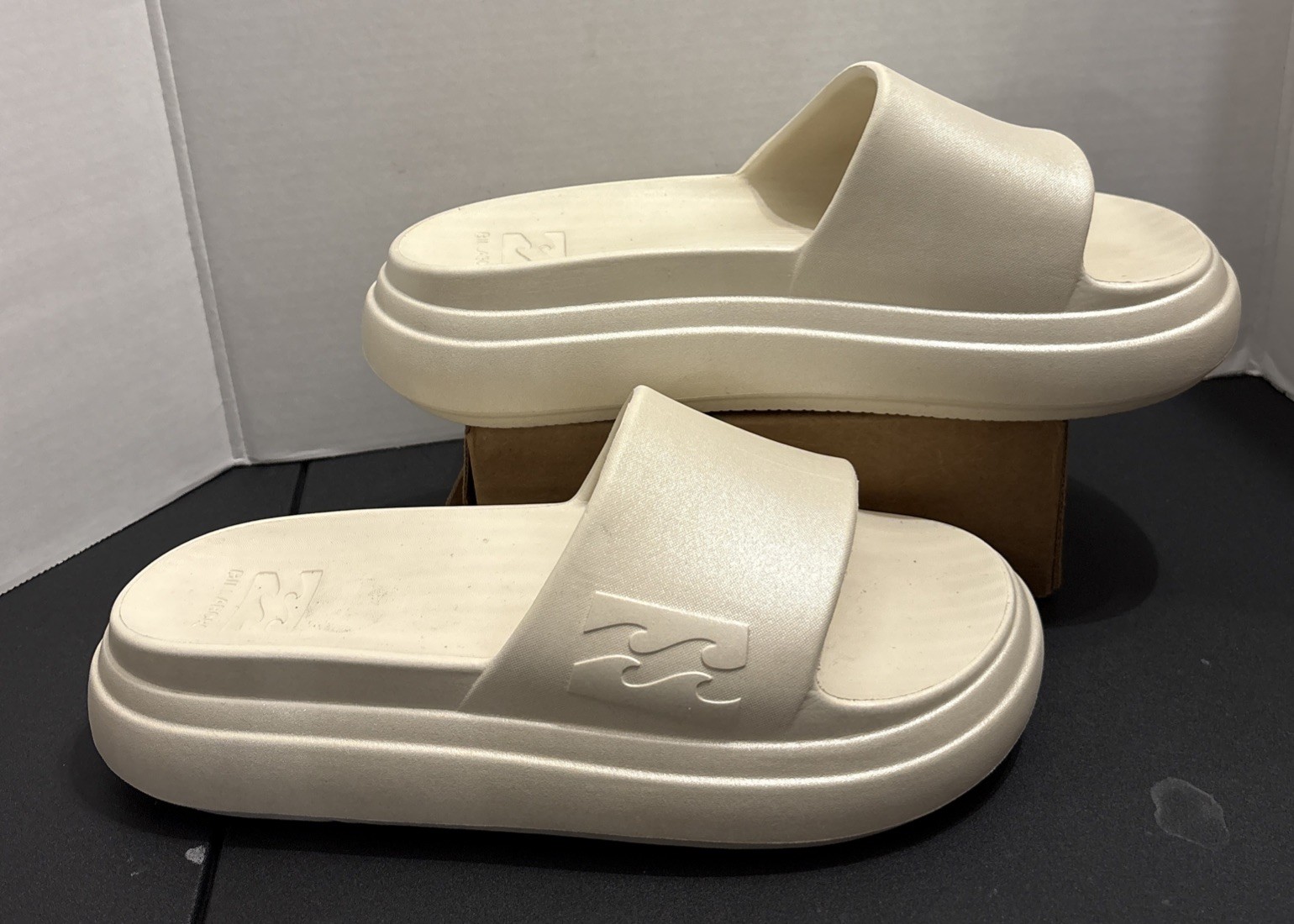BILLABONG Platform Soft Cushion Slide Sandals Size 9 Cream Off White